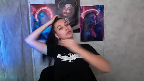 Snapshot of karolinamex_ chatting on 10.14.25 Karolina online show from 10.14.25