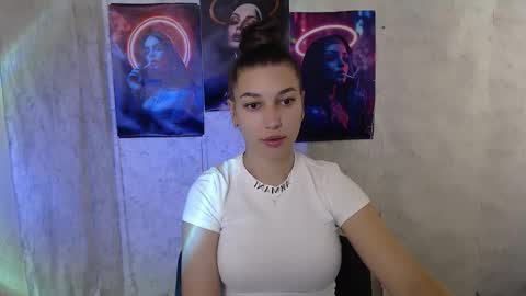 Snapshot of karolinamex_ chatting on 10.17.25 Karolina online show from 10.17.25