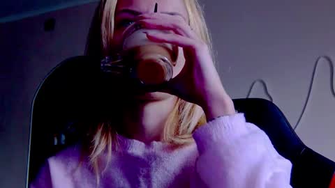 karoline121 online show from 10.03.25