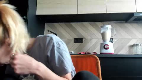 karoline121 online show from 10.04.25