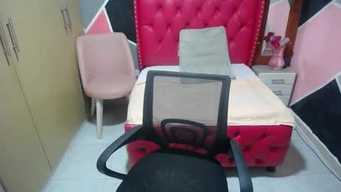 karoline_lov2 online show from 02.03.25