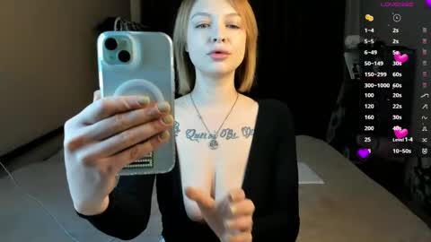 karolineneuer online show from 04.07.26