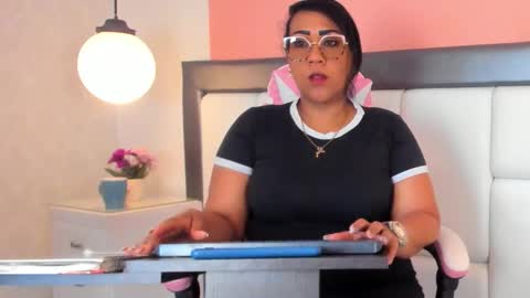 karolwest_ online show from 12.16.25