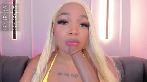 Snapshot of karolwhite_ chatting on 10.21.25 Karol online show from 10.21.25