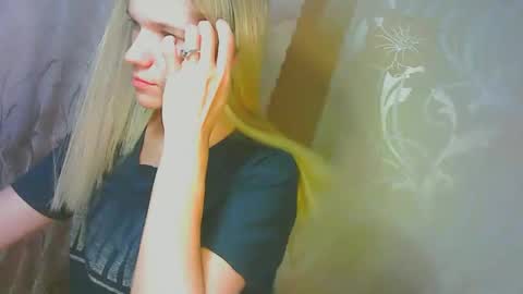 Caroline Fox online show from 09.10.25