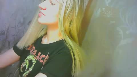 Caroline Fox online show from 09.12.25