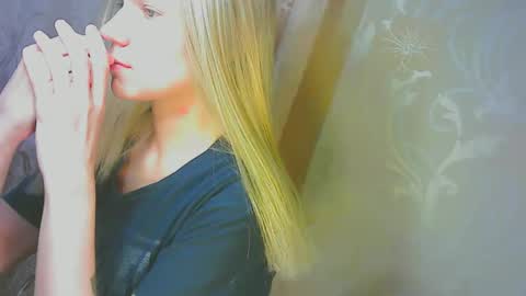 Caroline Fox online show from 09.17.25