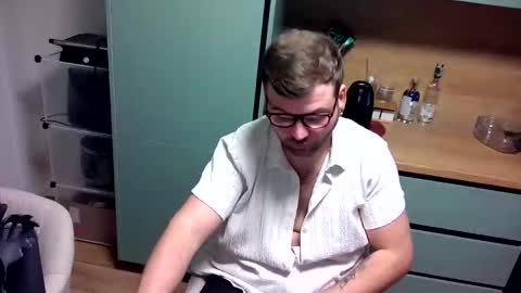 Snapshot of karry300 chatting on 11.19.25 Karry300 online show from 11.19.25