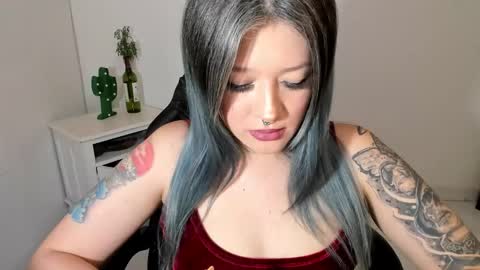 Snapshot of kat_apple chatting on 09.21.25 Alicia online show from 09.21.25