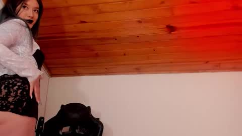 Snapshot of kat_apple chatting on 10.20.25 Alicia online show from 10.20.25