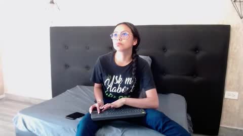 Snapshot of katalina07 chatting on 11.12.25 Katalina online show from 11.12.25