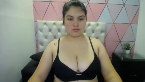 Snapshot of katalina_santana25 chatting on 02.26.26 katalina santana25 online show from 02.26.26