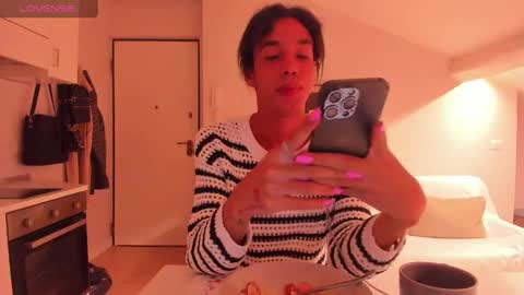 Kata Millants online show from 03.09.25