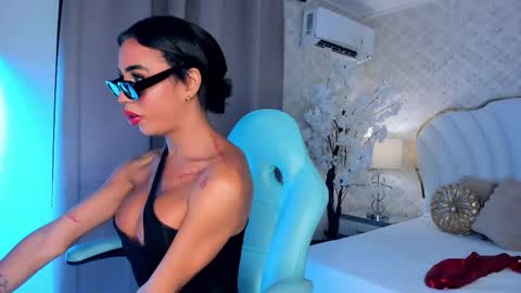 Kata Millants online show from 09.19.25