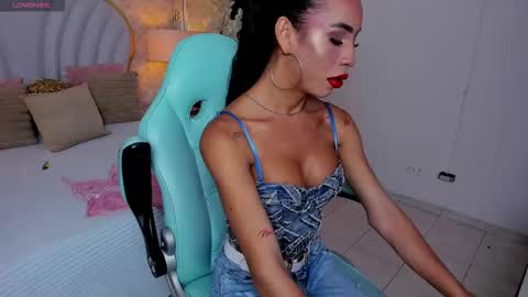 Kata Millants online show from 10.24.25