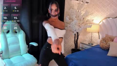 Kata Millants online show from 11.01.25