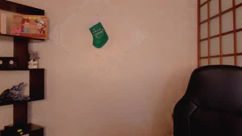 Snapshot of kate_cuddle chatting on 12.31.24 Kate online show from 12.31.24