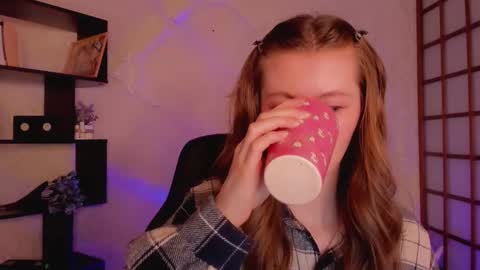 Snapshot of kate_cuddle chatting on 01.21.25 Kate online show from 01.21.25