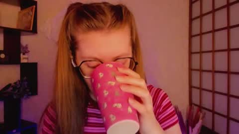 Snapshot of kate_cuddle chatting on 02.25.25 Kate online show from 02.25.25