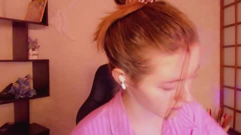 Snapshot of kate_cuddle chatting on 03.11.25 Kate online show from 03.11.25