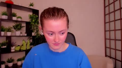 Snapshot of kate_cuddle chatting on 09.12.25 Kate online show from 09.12.25