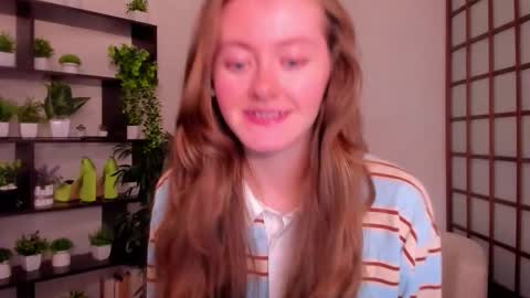 Snapshot of kate_cuddle chatting on 09.18.25 Kate online show from 09.18.25