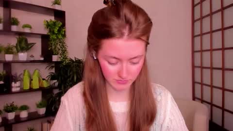 Snapshot of kate_cuddle chatting on 09.19.25 Kate online show from 09.19.25