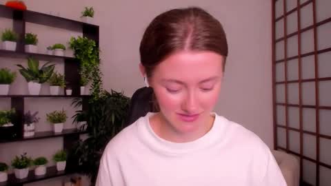 Snapshot of kate_cuddle chatting on 09.26.25 Kate online show from 09.26.25