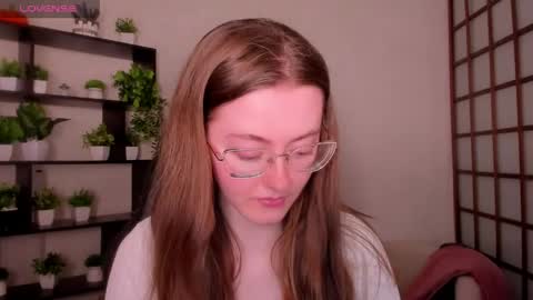 Snapshot of kate_cuddle chatting on 05.14.26 Kate online show from 05.14.26
