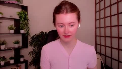 Snapshot of kate_cuddle chatting on 06.15.26 Kate online show from 06.15.26