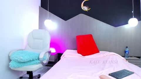 Snapshot of kate_evans1 chatting on 03.21.26 Kate Evans online show from 03.21.26