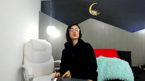 Snapshot of kate_evans1 chatting on 04.06.26 Kate Evans online show from 04.06.26