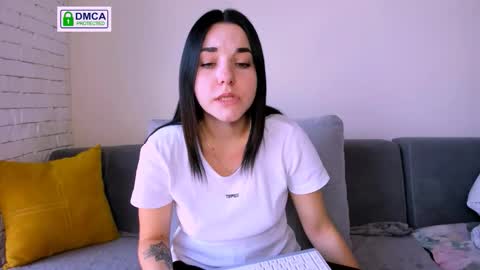 Snapshot of kate_ree_ chatting on 09.12.25 KATE online show from 09.12.25