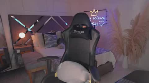  Kate Owens  online show from 11.04.25