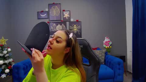 Snapshot of katewalker_ chatting on 12.13.24 Kate online show from 12.13.24