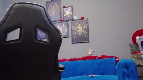 Snapshot of katewalker_ chatting on 12.21.24 Kate online show from 12.21.24