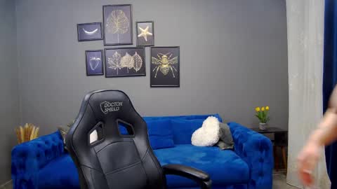 Snapshot of katewalker_ chatting on 01.28.25 Kate online show from 01.28.25