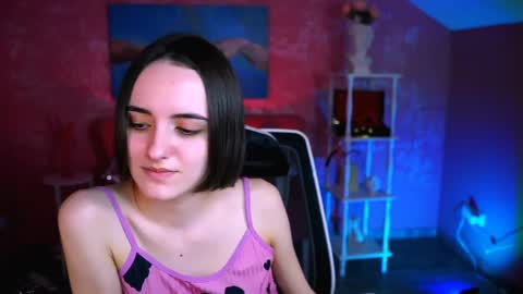 katewillows online show from 04.05.26