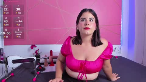 Snapshot of katey_curvy01 chatting on 12.15.24 katey Curvy01 online show from 12.15.24