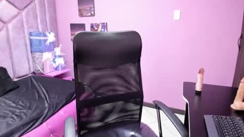 Snapshot of katherin_sweett chatting on 12.12.24 katherin_sweett online show from 12.12.24