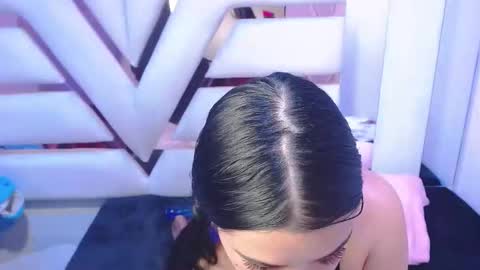 Snapshot of katherin_sweett chatting on 10.23.25 katherin_sweett online show from 10.23.25