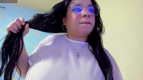 Snapshot of kathiaa_spring chatting on 10.06.25 kathia online show from 10.06.25