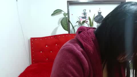 Snapshot of katia_collins chatting on 01.06.25 Katia collins online show from 01.06.25