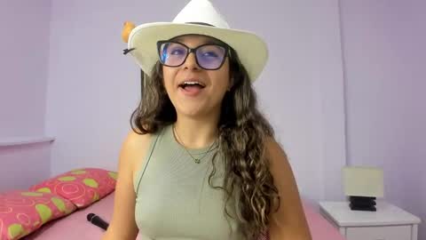 Snapshot of katia_foxx chatting on 01.06.25 Khaterine online show from 01.06.25