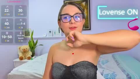 Snapshot of katia_foxx chatting on 09.10.25 Khaterine online show from 09.10.25