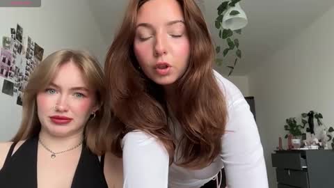 Snapshot of katie________ chatting on 09.26.25 Katienext stream  online show from 09.26.25