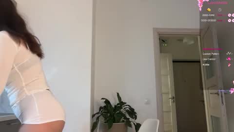 Snapshot of katie________ chatting on 10.26.25 Katienext stream  online show from 10.26.25