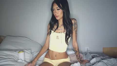 Snapshot of katiecai chatting on 09.12.25 katiecai online show from 09.12.25