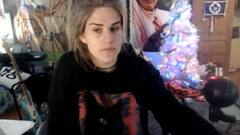 Snapshot of katiecutie_5 chatting on 12.25.24 Katie online show from 12.25.24