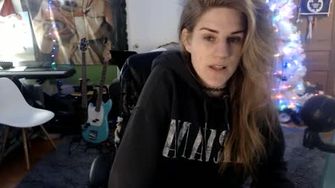 Snapshot of katiecutie_5 chatting on 02.01.25 Katie online show from 02.01.25